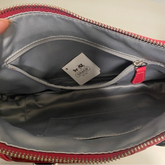 Like New/EUC Vintage Coach Poppy Patent Leather Crossbody/Shoulder Bag in Red - Picture 10 of 11